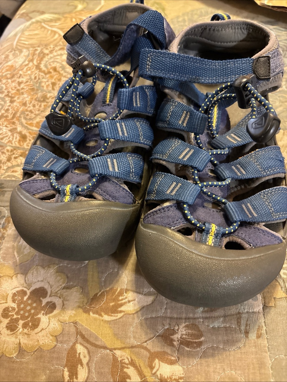 Keen Youth Navy Blue Closed-Toe Adventure Sandals size 5 or women’s size 6.5.